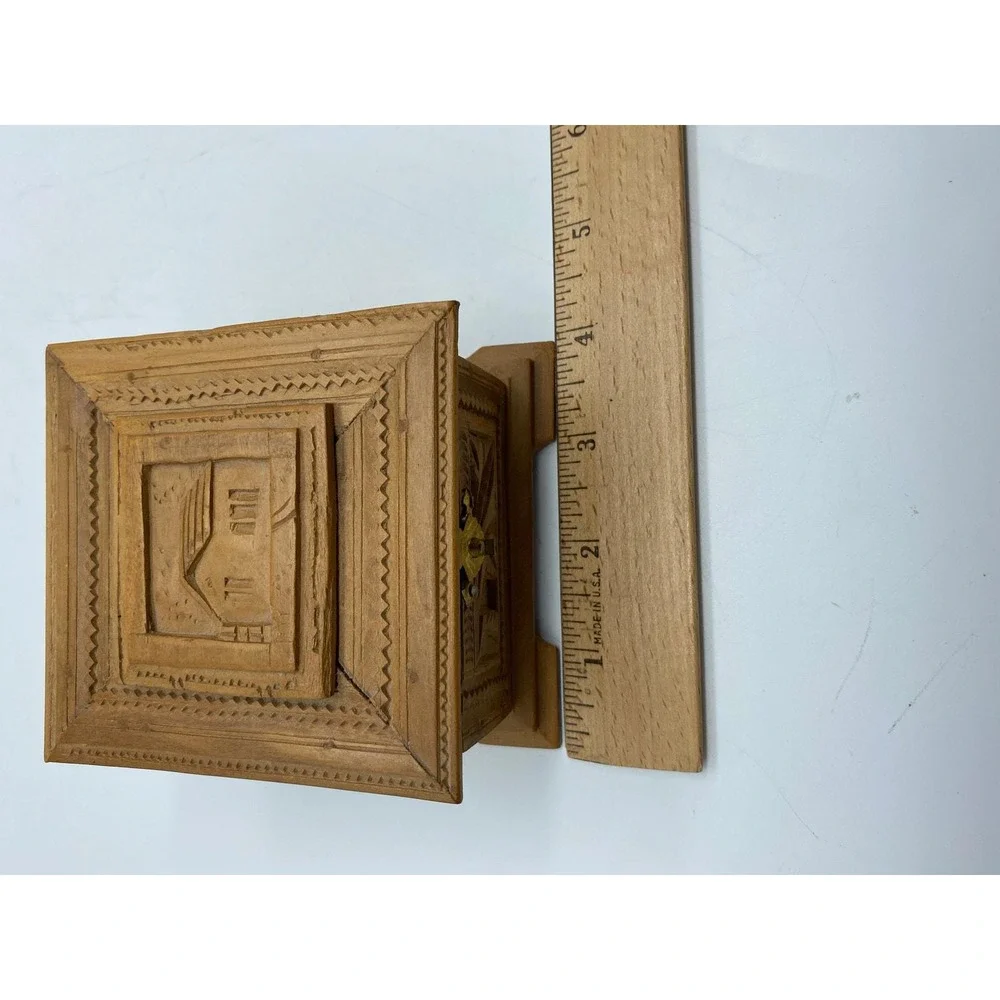 Vintage Hand‎ carved Wood Jewlery keepsake Trinket box hinged lid brass latch